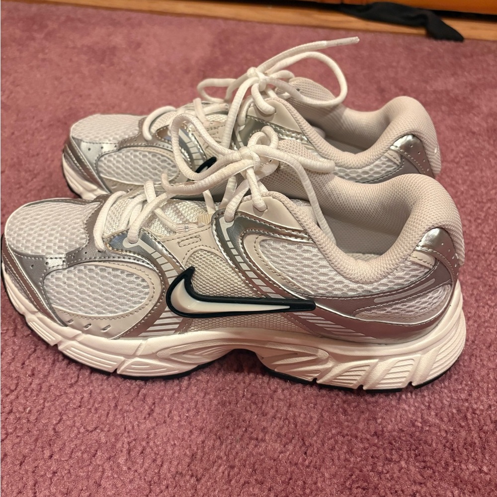 Nike V5 RNR Running Shoes - Picture 3 of 4